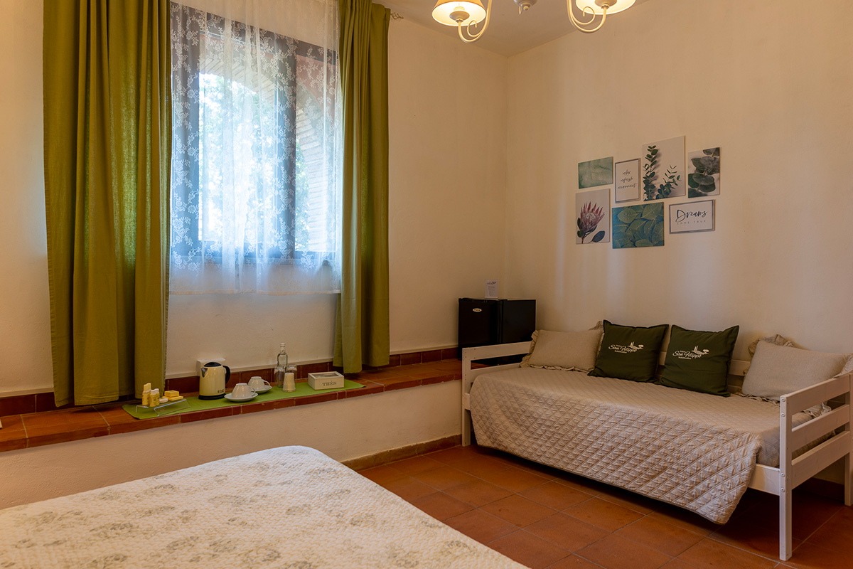 DELUXE DOUBLE ROOM